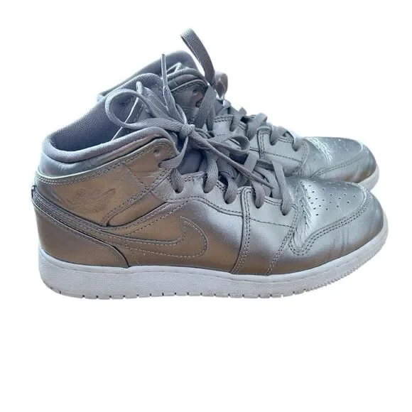Nike Air Jordan 1 Silver Model AV5174-200 Youth Size 6.5 Y - Picture 2 of 9